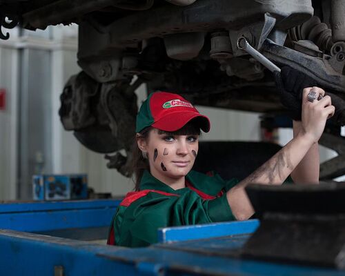 girl-car-service-photoshoot